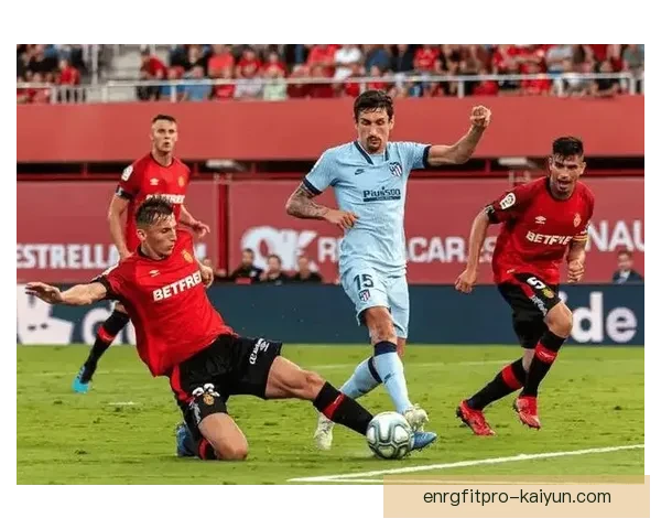 西甲即时新闻分析：各队表现持续变化，争冠形势更趋复杂